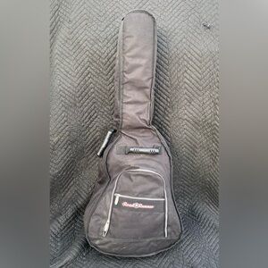 Road Runner Classic guitar bag with Double Handles and Front Pocket. Black